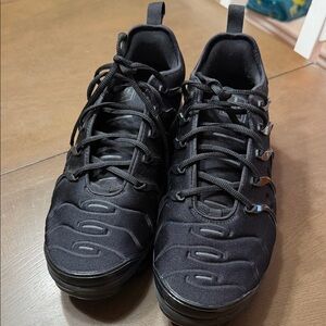 Men's Black Athletic Shoes